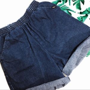 1990s chic high-wasted shorts